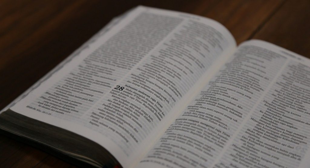 homem-morre-apos-fumar-cigarro-com-pagina-de-biblia-em-mg