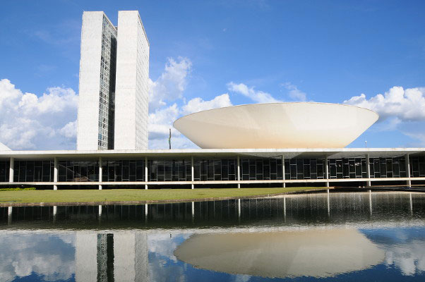comissao-da-camara-aprova-pena-para-‘crime-de-ultraje-a-culto’-com-ate-4-anos-de-prisao